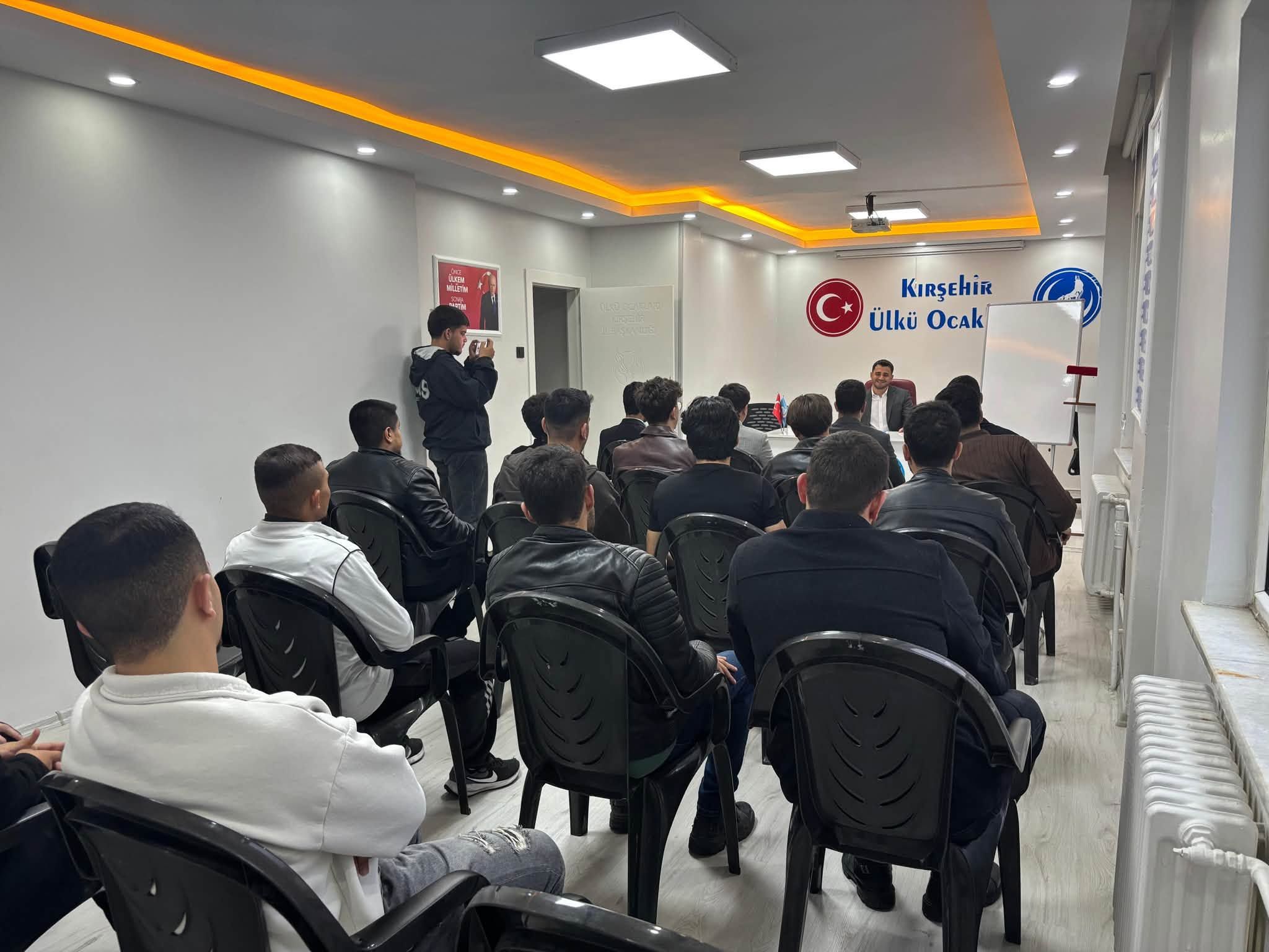 Ülkü Ocakları Kırşehir’de Güz Dönemi Seminerlerini Gerçekleştirdi 1