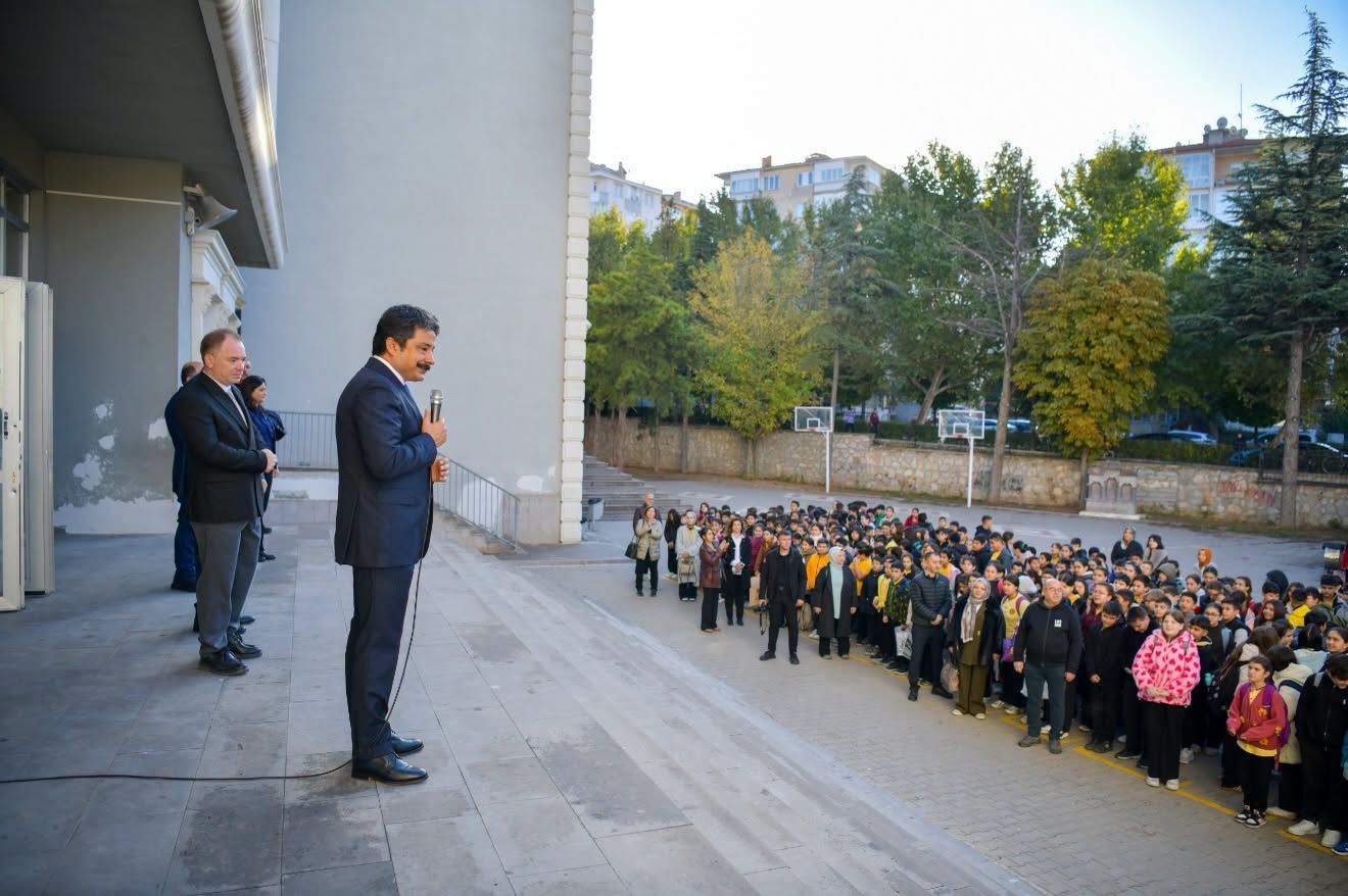 Vali Demiryürek Ve Yasin Gülşen Öğrencilerle Buluştu 1