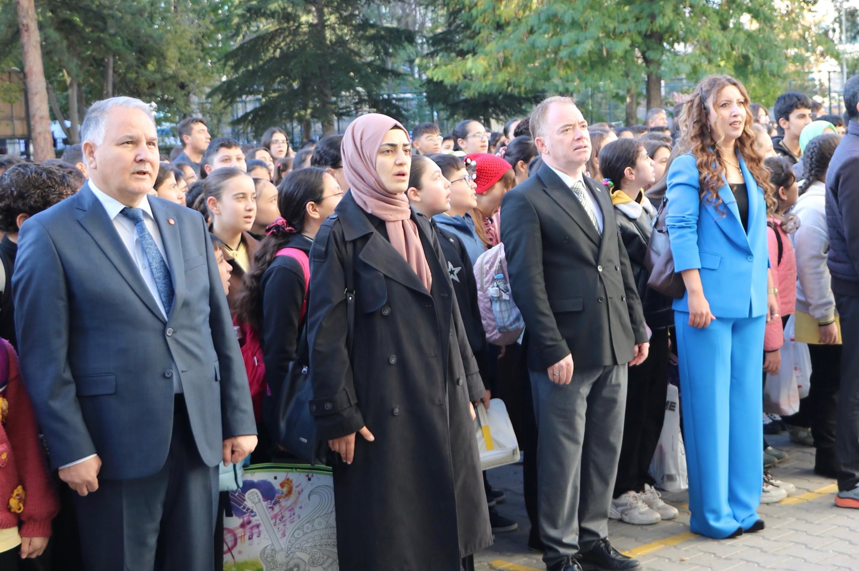 Vali Demiryürek Ve Yasin Gülşen Öğrencilerle Buluştu 5